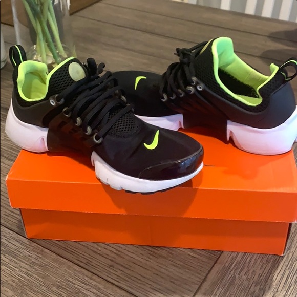 Nike’s - Picture 5 of 5